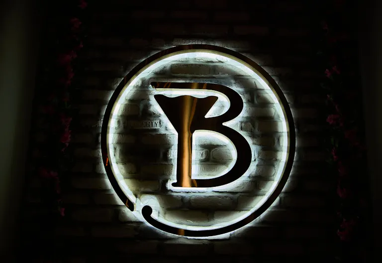 Chic 8th Street Dining Spot - perfect for a variety of events - Image 1