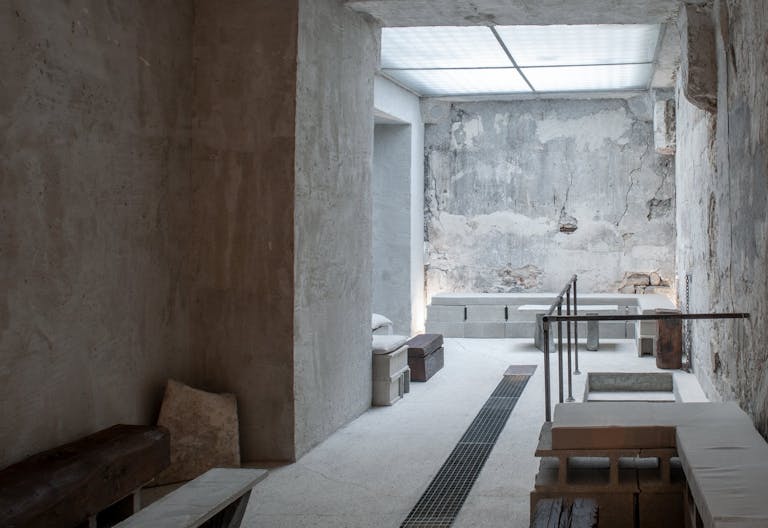 Prestigious Boutique in Le Marais - Image 3