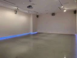 400m2 Showroom - Image 13