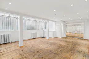 Contemporary Showroom in Le Marais - Image 4
