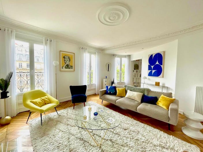 Appartement haussmannien chic et lumineux avec balcon - Image 0