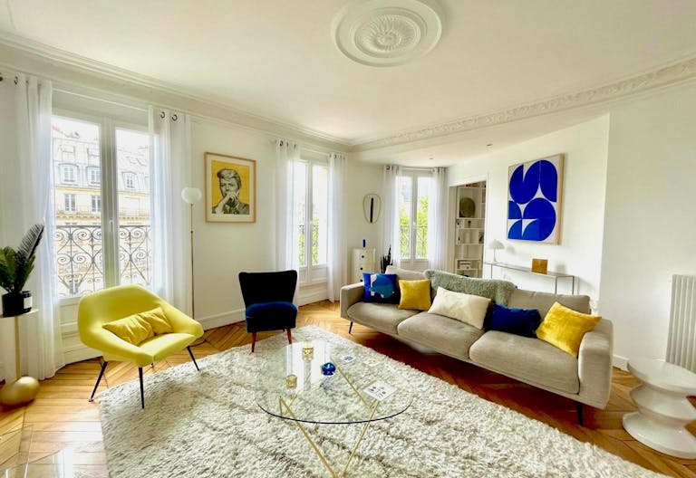 Appartement haussmannien chic et lumineux avec balcon - Image 0