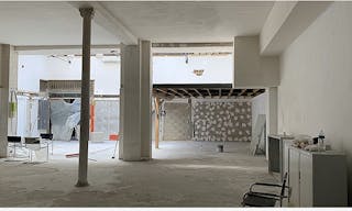 Industrial Showroom in Le Marais - Image 6