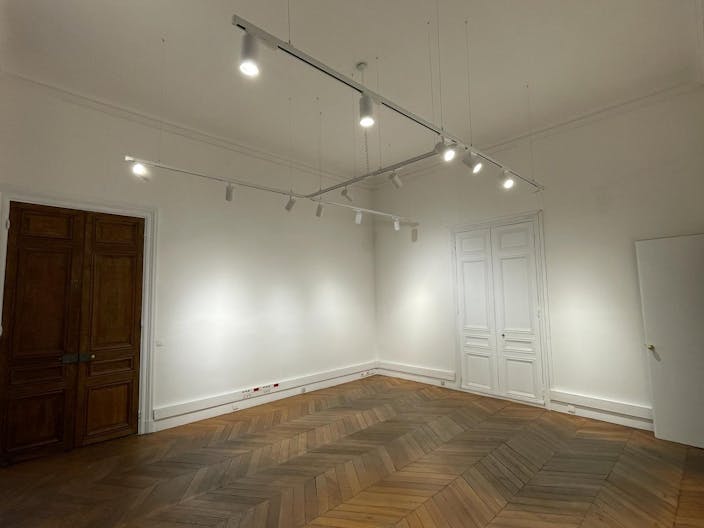 Rue Cambon 200 m2 newly renovated showroom perfect for Fashion Week - Image 3