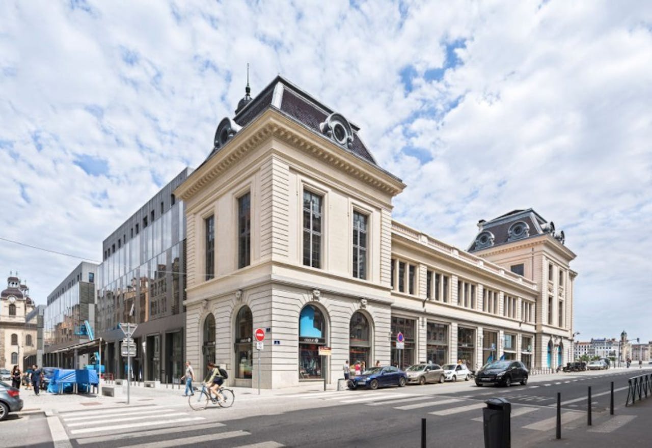 Exclusivity Prime Location on Grand H�tel Dieu - Image 0