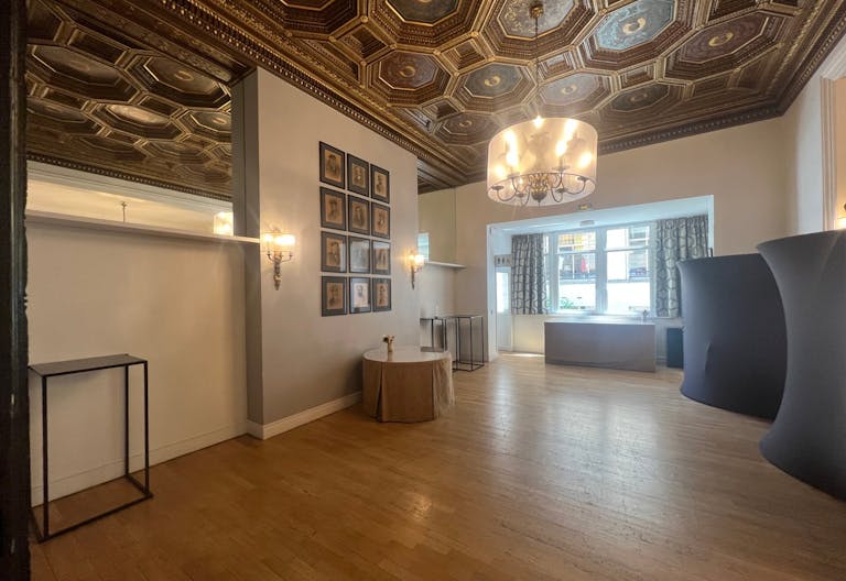 Sublime espace atypique dans le 16�me - Image 1