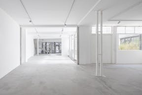 Large Showroom Rue Froissart - Image 12