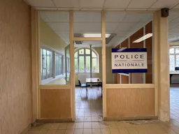 Décor/Lieu de tournage: Commissariat - Image 15