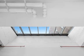 Storefront Whitebox Event Venue Photo Video Studio Art Gallery - Image 7