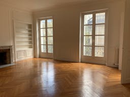 Spectacular Showroom in Saint-Germain - Image 1