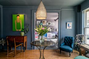 Charming Storefront - street level - Image 5