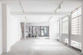 Large Showroom Rue Froissart - Image 2