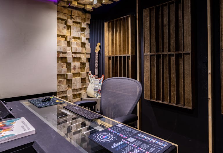 Lieu artistique avec studio créatif à Gare de l'Est - Image 3