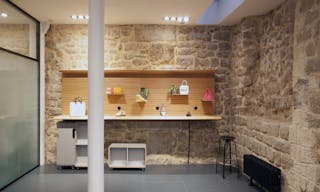 Showroom space under glass roof with natural light - Image 7