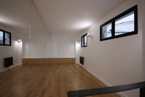 Chic Pop Up Boutique on rue de Turenne - Image 7