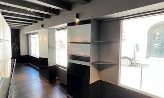 Recently renovated shop in prime 1st arr location in Paris - Image 1