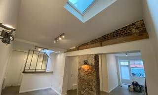 An atypical loft-style space near Montmartre - Image 4