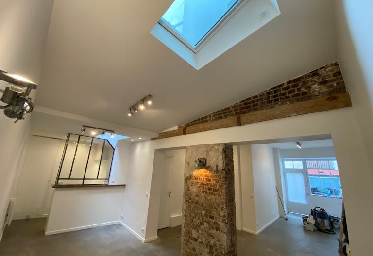 An atypical loft-style space near Montmartre - Image 4
