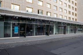 Elegant Retail Space at Historic Hotel Bristol - Image 46