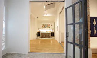 Espace atypique avec cour privative � R�publique / Canal Saint-Martin - Image 8