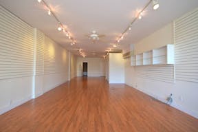 Perfect Retail Space in the Heart of East Hampton - Image 4