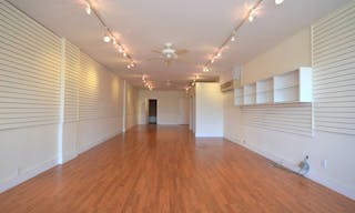 Perfect Retail Space in the Heart of East Hampton - Image 4