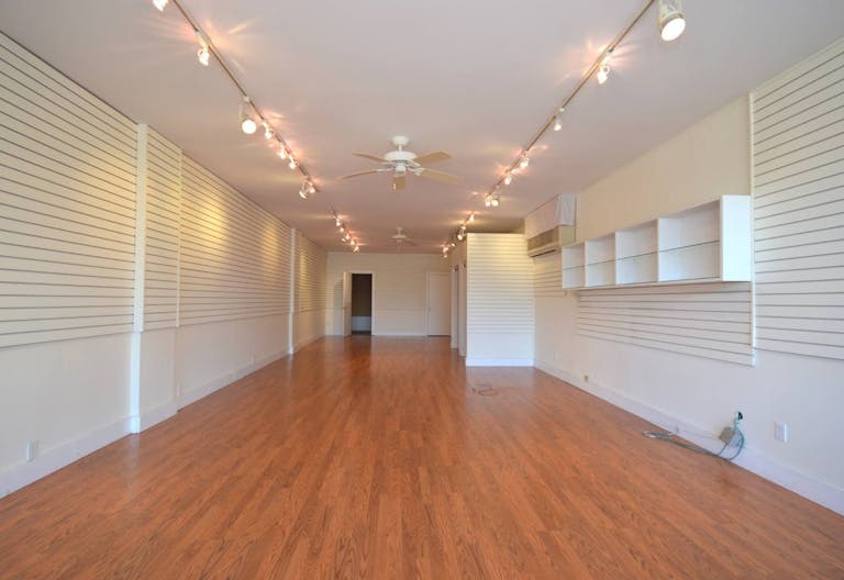 Perfect Retail Space in the Heart of East Hampton - Image 4