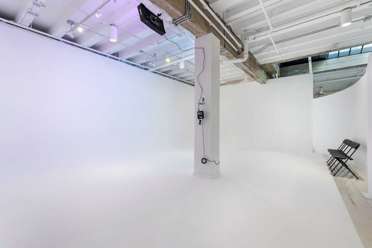 PRE-LIT (RGB) WHITE CYC STUDIO | PRIVATE HAIR, MAKEUP AND VANITY SPACE - Image 0