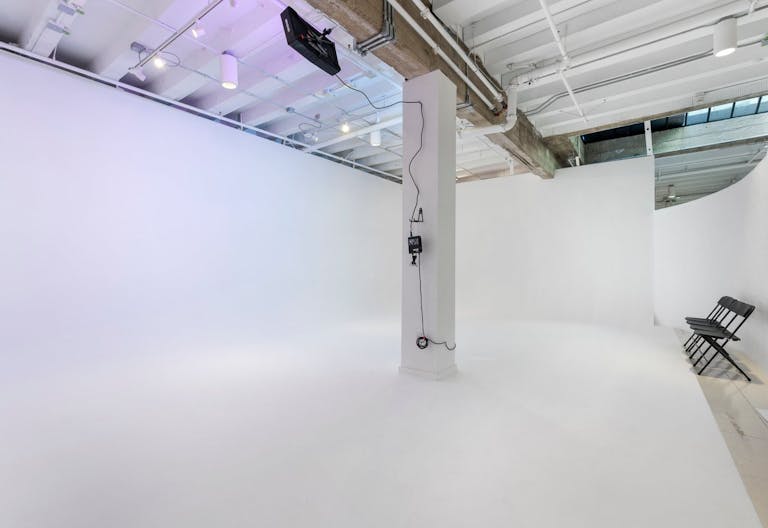 PRE-LIT (RGB) WHITE CYC STUDIO | PRIVATE HAIR, MAKEUP AND VANITY SPACE - Image 0