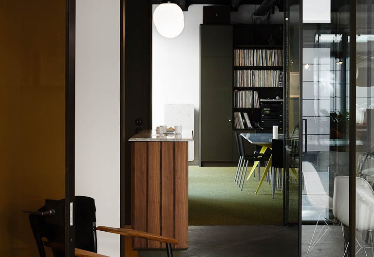 Showroom design lumineux et calme en plein Paris 11 - Image 3