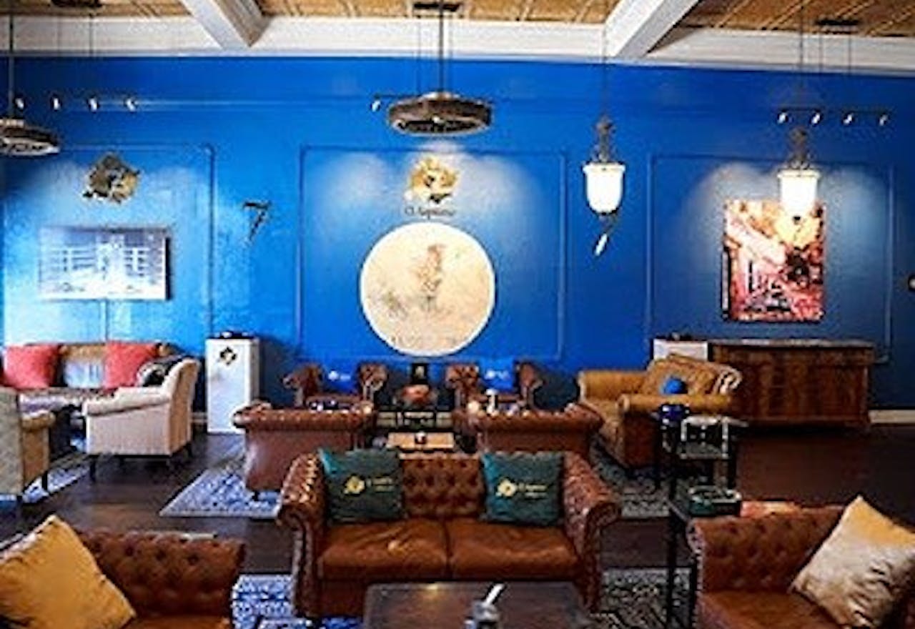 Hollywood Cigar Bar & Lounge - Image 0