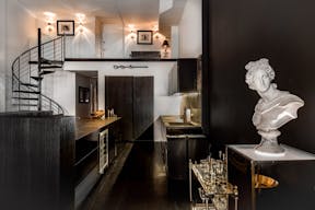 Classically Elegant Soho Duplex - Image 14