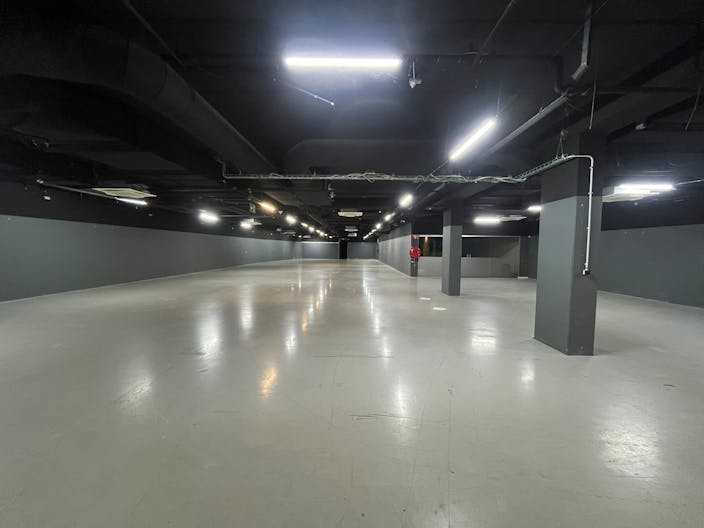 Espace Commercial Pop-Up de 868 m² au Cœur de Liège, Passage Piéton Premium (Place Saint-Lambert) - Image 3