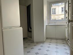 Apartment Showroom in Saint-Germain - Image 5