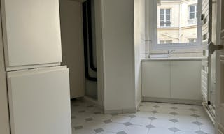 Apartment Showroom in Saint-Germain - Image 5