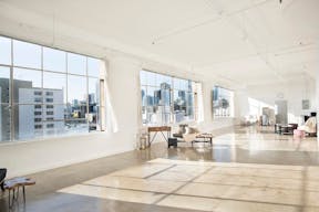 DTLA Skyline View Studio in Fashion District - Image 3
