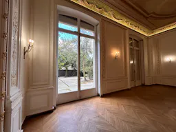 hotel particulier en plein coeur de Paris avec Jardin - Image 7