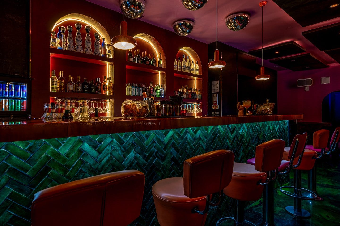 Sleek Cocktail Bar and Event Space in the Heart of Cannes