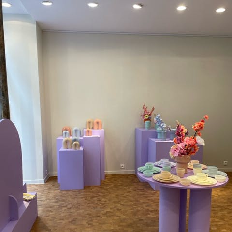 Modern 37 sqm Gallery and Showroom in Le Marais