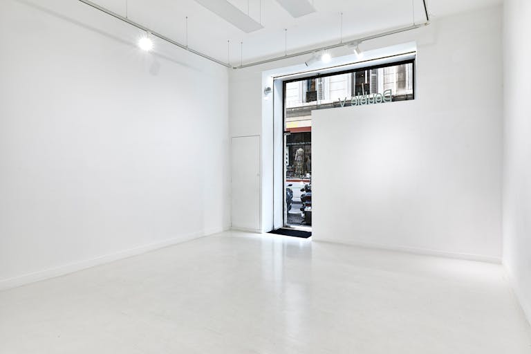 Espace white cube sur rue en plein Marseille - Image 1