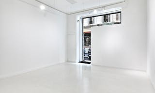 Espace white cube sur rue en plein Marseille - Image 1