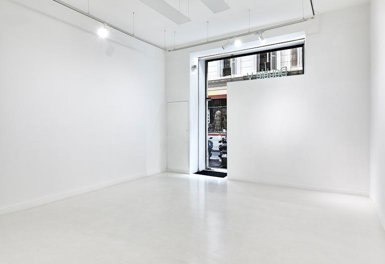 Espace white cube sur rue en plein Marseille - Image 1