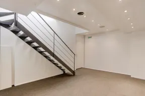 Luminous pop up store in Etienne Marcel (close to the Marais) - Image 6