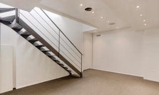 Luminous pop up store in Etienne Marcel (close to the Marais) - Image 6