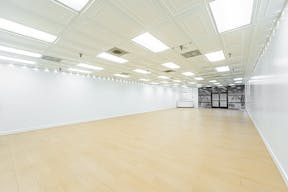 MID SIZE ALL WHITE VENUE IN ANAHEIM - Image 2