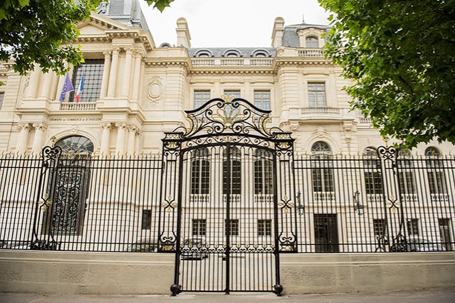 812 sqm Unique Showroom and Event Space in Paris 8th