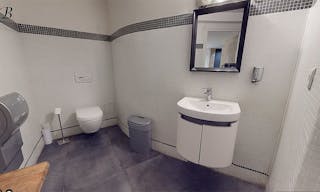 Central Paris Showroom next to Louis Vuitton HQ near Marais - Image 6