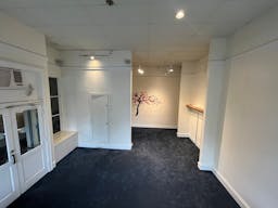 St. Helena Main Street Pop Up location in the heart of the Napa Valley. PRIME LOCATION - Image 1