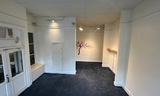 St. Helena Main Street Pop Up location in the heart of the Napa Valley. PRIME LOCATION - Image 1