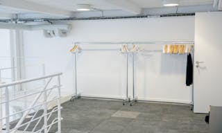Un espace spacieux, lumineux et urbain, idéal pour des showroom, pop-up ou des expositions. - Image 1